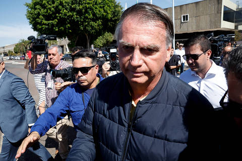 Decisão de Moraes contra Bolsonaro se baseia em posts e sem detalhar risco de fuga