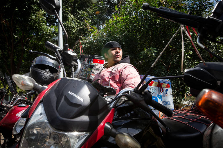 Motoboy Fernando Salu diz que dirige para si e para os outros para evitar acidentes