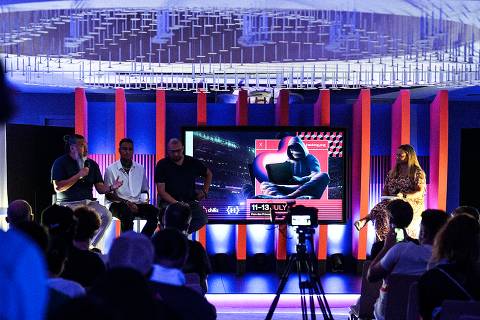 Evento com desenvolvedores de fan tokens e NFTs no estádio Parc des Princes, em Paris