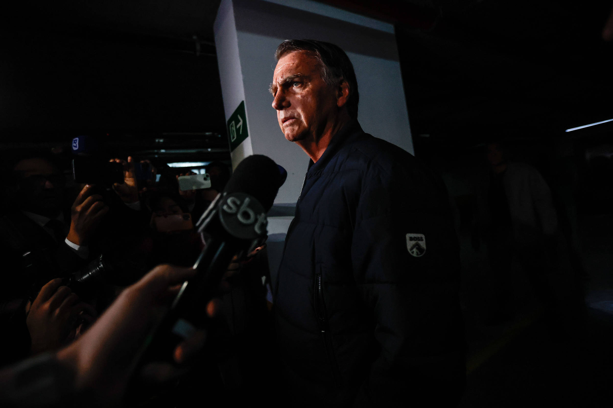 Tornozeleira em Bolsonaro amplia pressão na sucessão - 19/07/2025 - Poder -  Folha