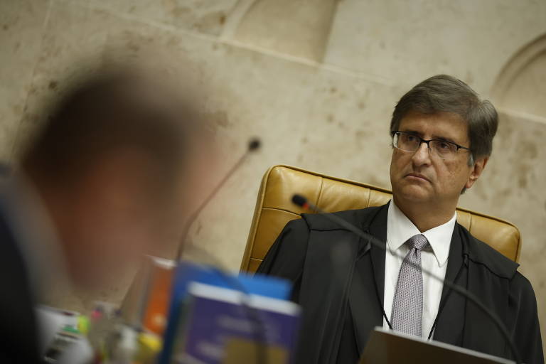 O secretário não dá detalhes de como será oficializada a ordem; pessoas envolvidas na discussão, por sua vez, afirmam que tiveram os vistos revogados o procurador-geral, Paulo Gonet, e o delegado da Polícia Federal Fábio Schor