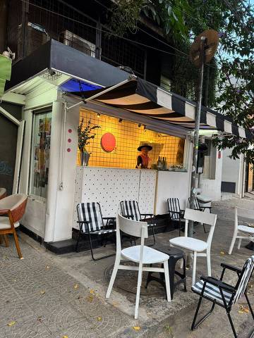Banca de jornal em Pinheiros vira bar com ostras, vinhos e discotecagem