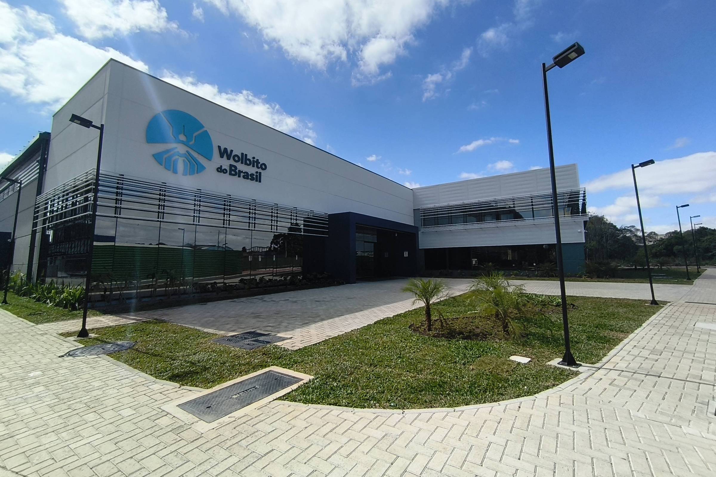 Fábrica que desenvolve mosquitos usados no combate à dengue é inaugurada em Curitiba