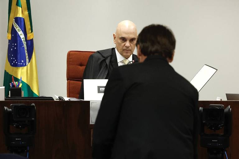 Após três semanas de recuo, direita reconquista o WhatsApp