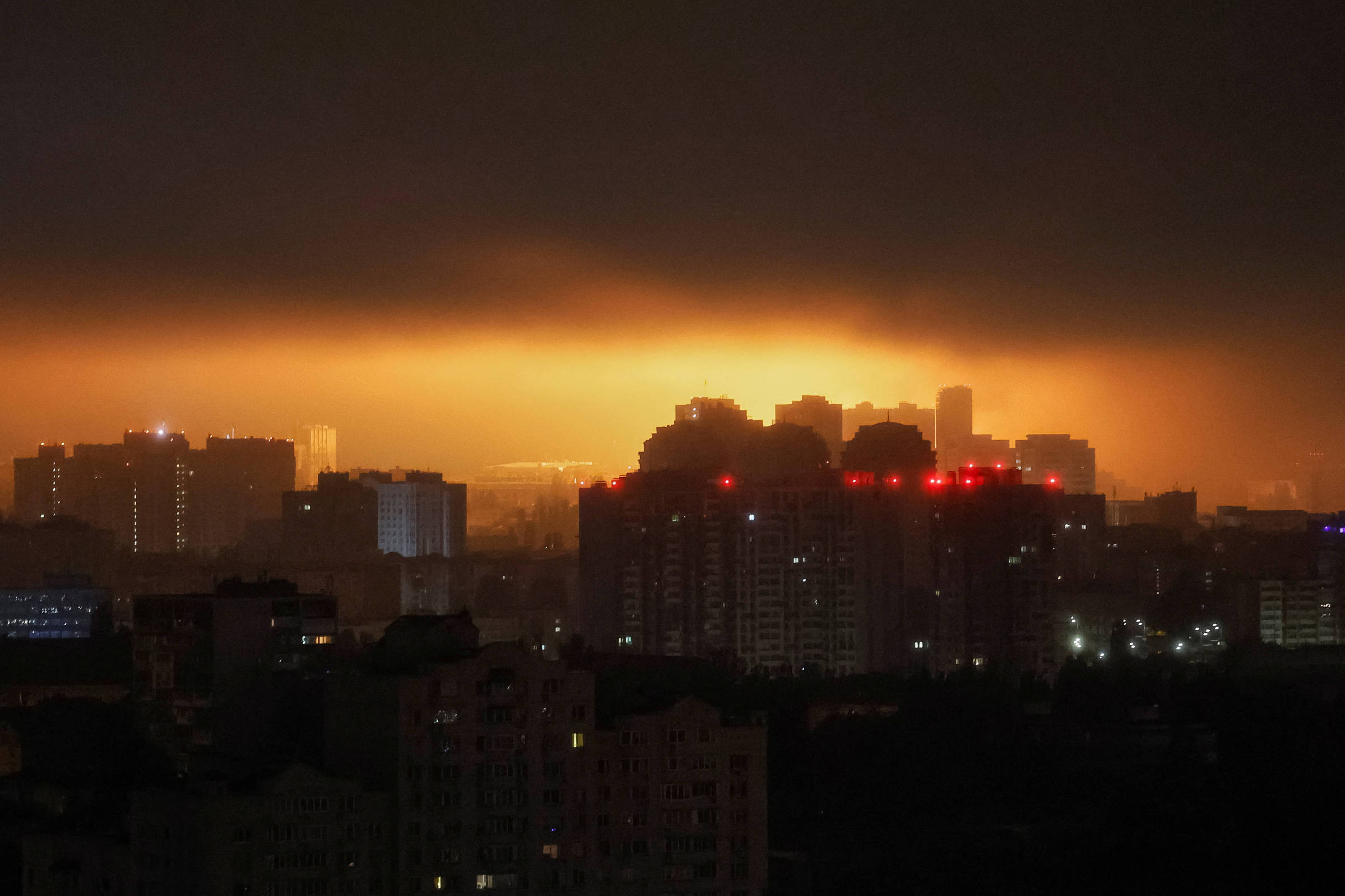 Ataque atinge metrô lotado em Kiev, e Moscou vive caos aéreo; veja vídeo