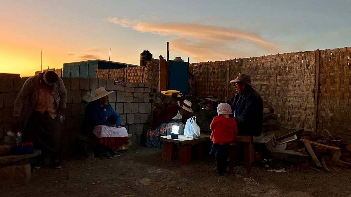 O povoado que vive sem luz em frente a uma das maiores usinas solares da América Latina