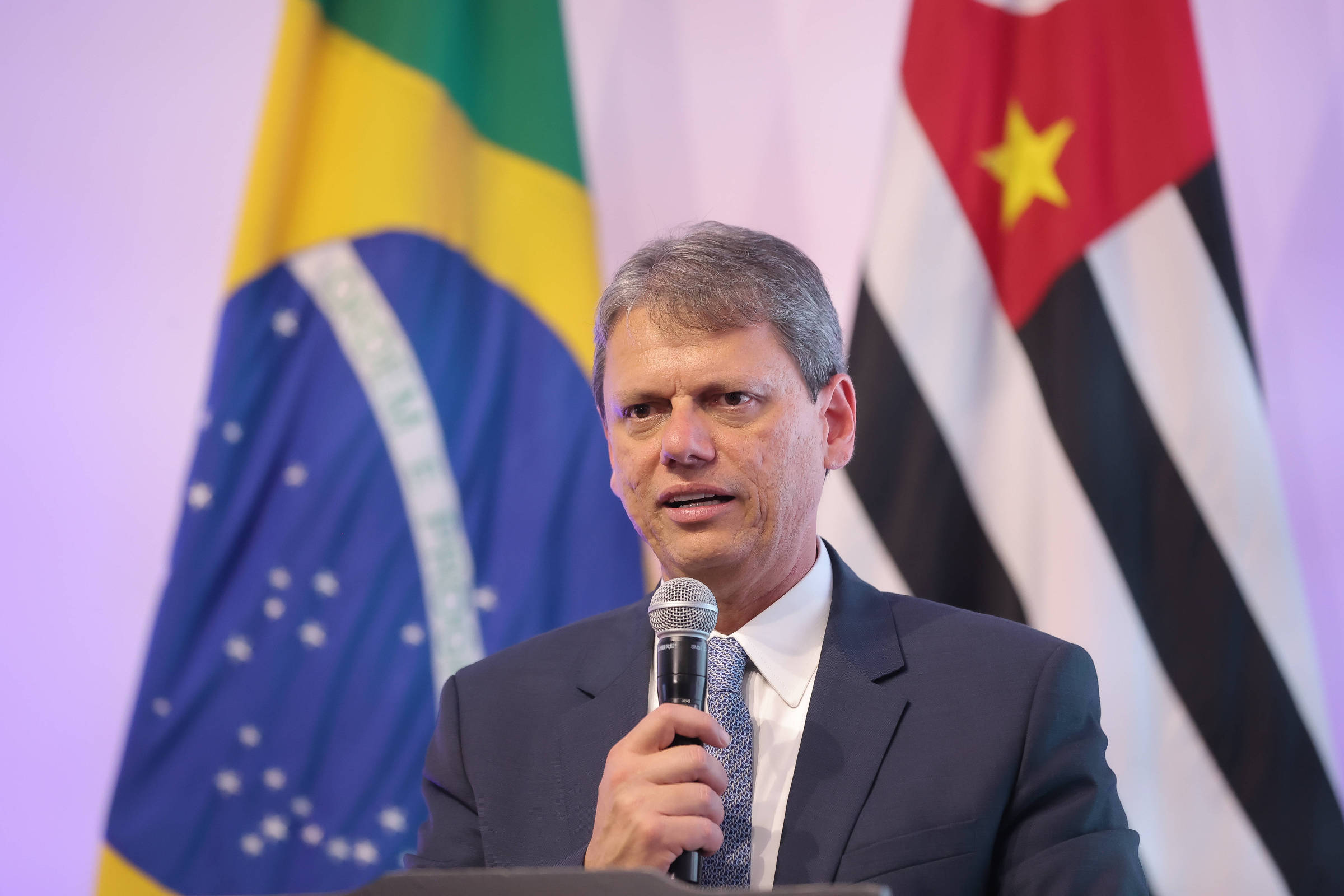 Aliados dizem que Tarcísio não questionou sistema eleitoral, e sim exclusão de Bolsonaro