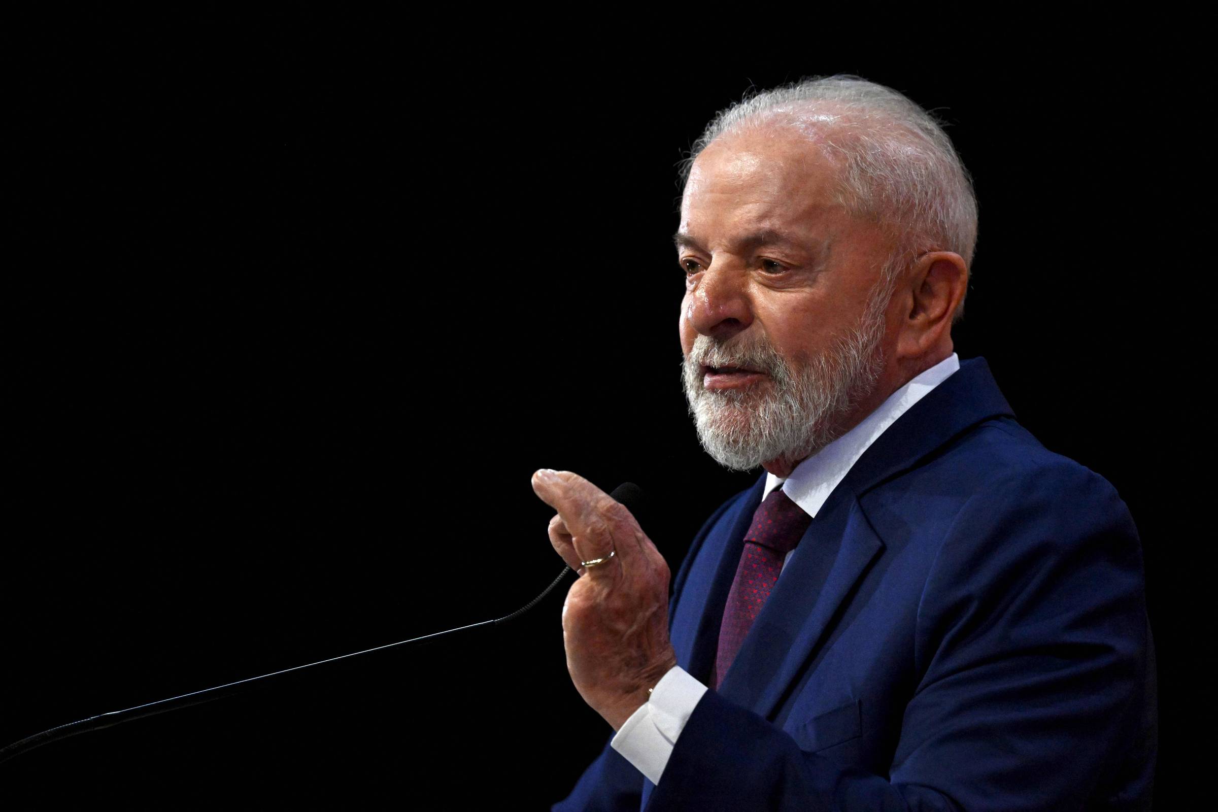 Lula está insatisfeito com taxas de juros do consignado CLT, e ala do governo defende teto