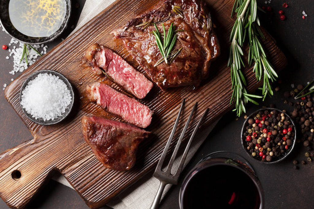 A carne vermelha causa câncer? Veja o que diz a ciência