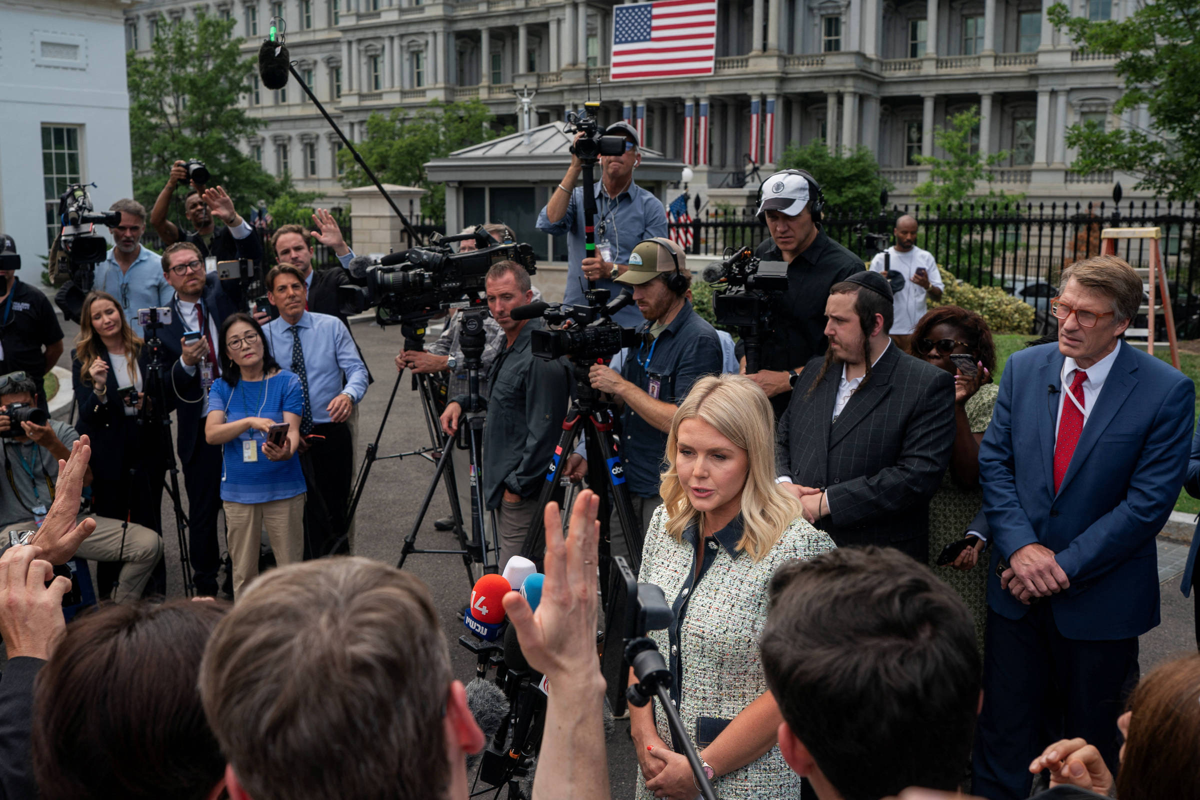 Casa Branca barra jornal de acompanhar viagem de Trump após reportagem sobre Epstein