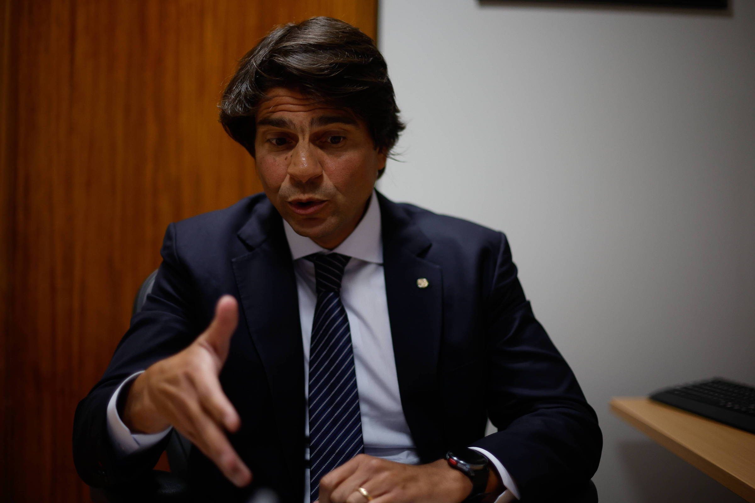 Reforma administrativa terá bônus de resultado para servidor, ministro e juiz, com até 15º salário