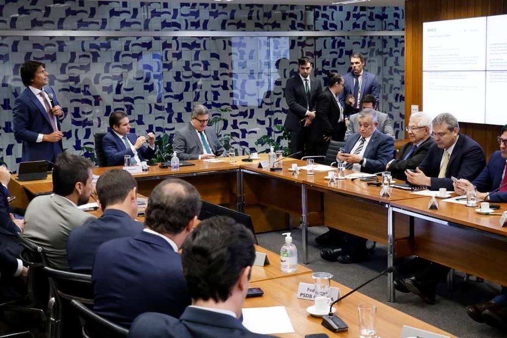 Especialistas elogiam ataque a supersalários em texto da reforma administrativa, mas temem excessos burocráticos