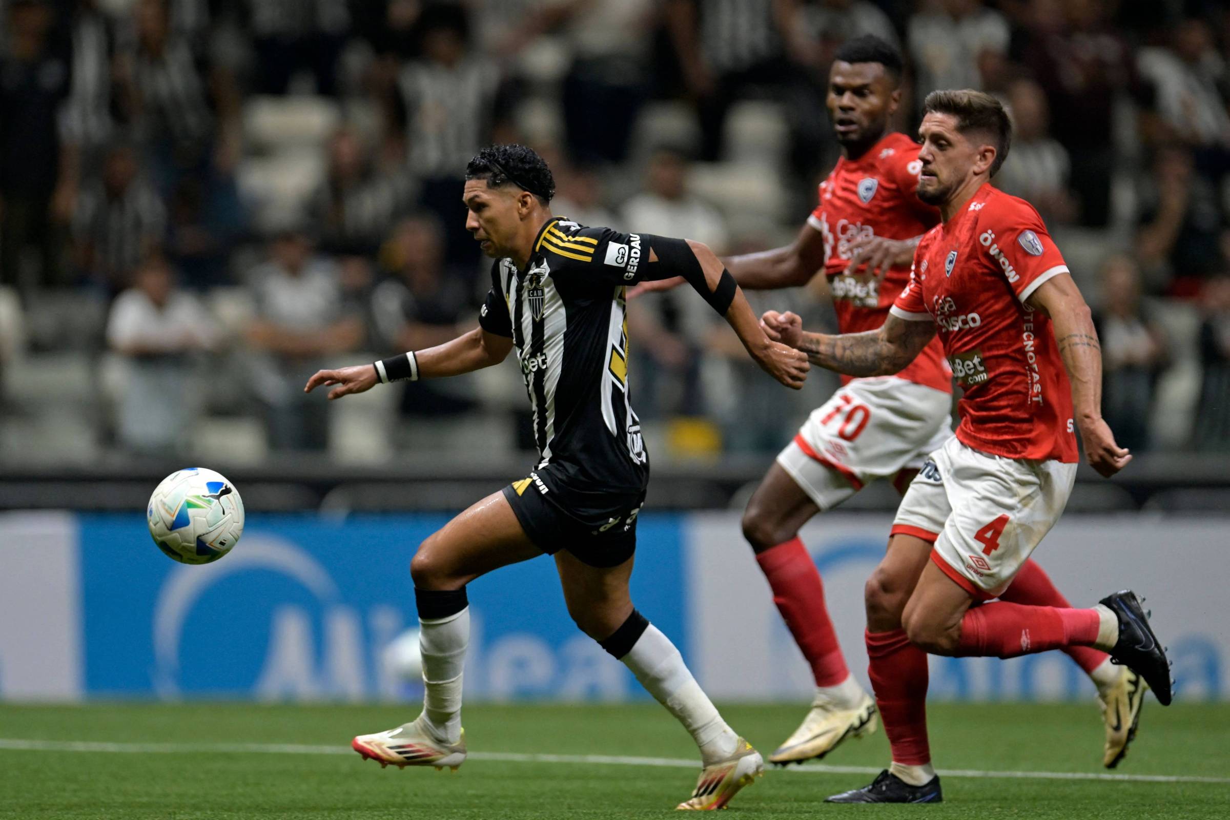 Atlético-MG vive crise financeira e acende alerta sobre modelo das SAFs