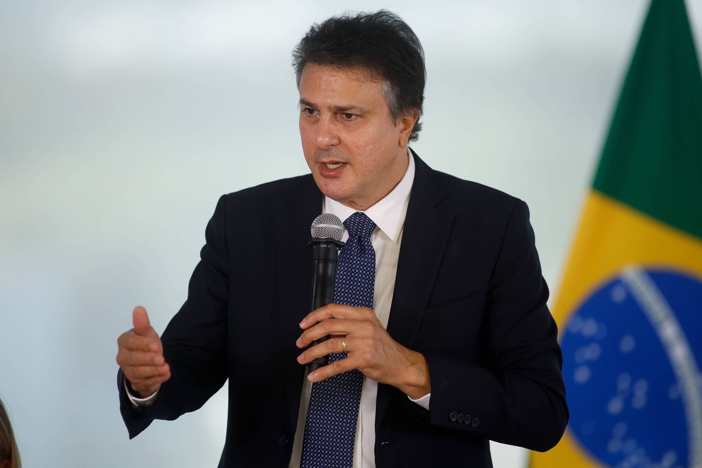 Ministro anuncia aumento de 30% no teto do Fies para medicina