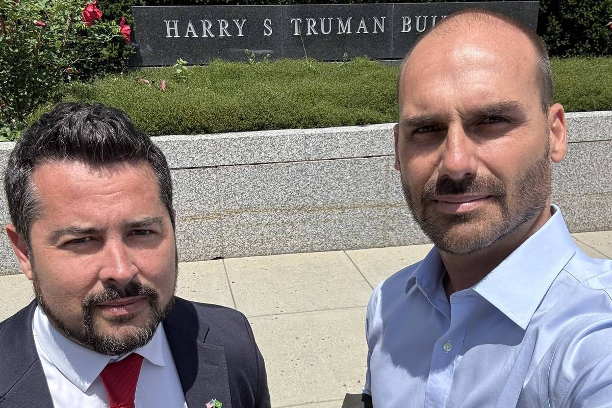 Empresário avisará EUA que contas de mulher de Eduardo Bolsonaro foram bloqueadas