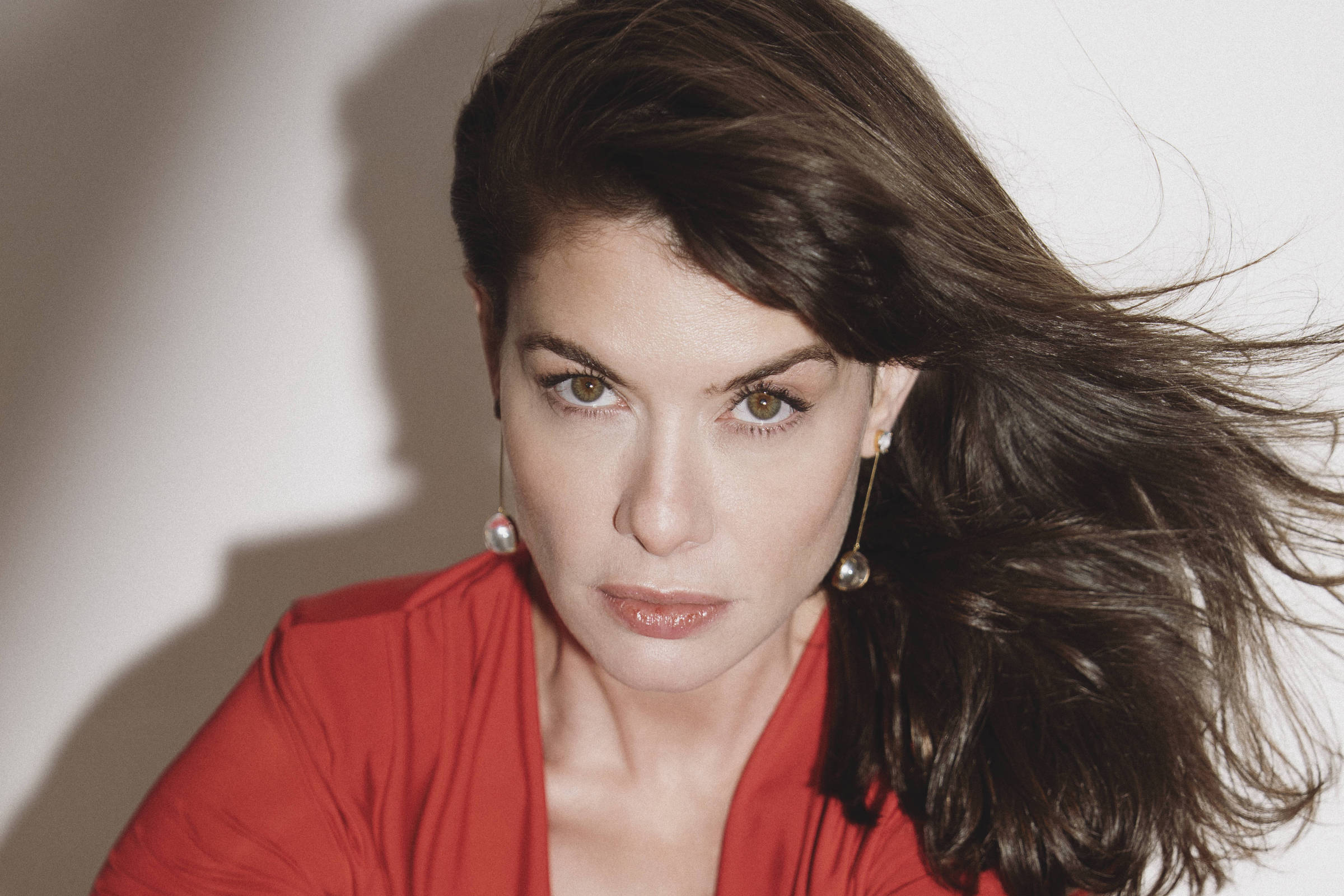 Alinne Moraes volta aos palcos em montagem de 'Deus da Carnificina'