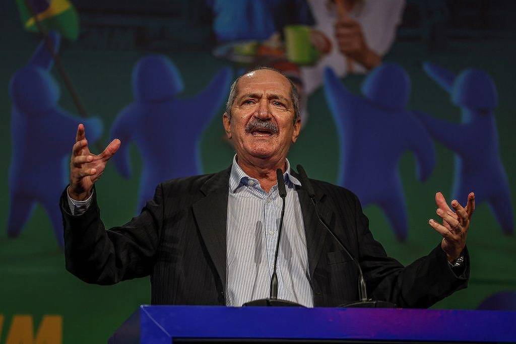 Trump não tem como escalar problema com Brasil, diz Aldo