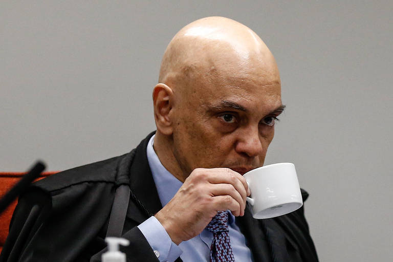 Moraes corrige erro de português em nova versão de decisão sobre Bolsonaro