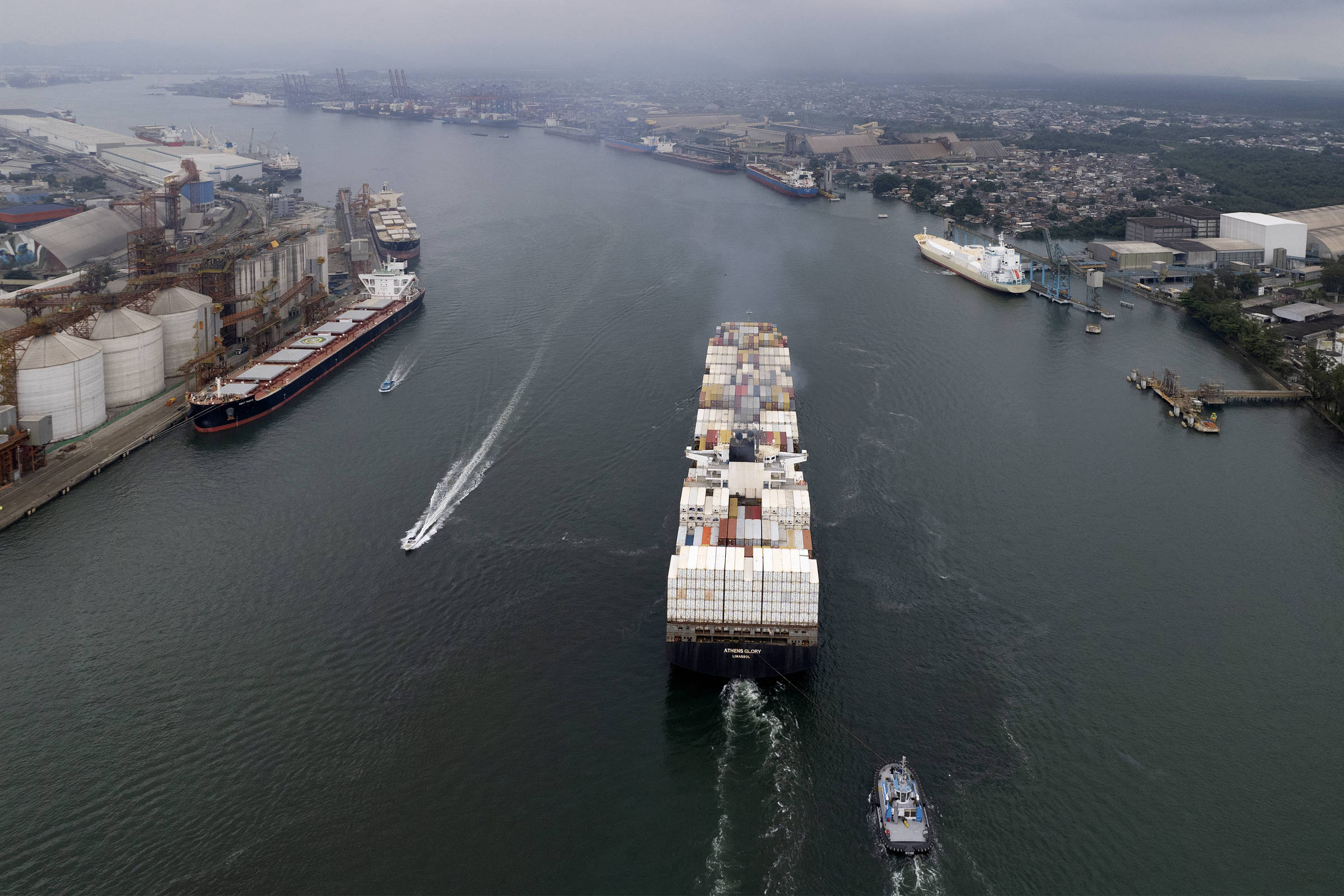 Antaq retoma cobrança de tarifa de movimentação de contêineres entre portos