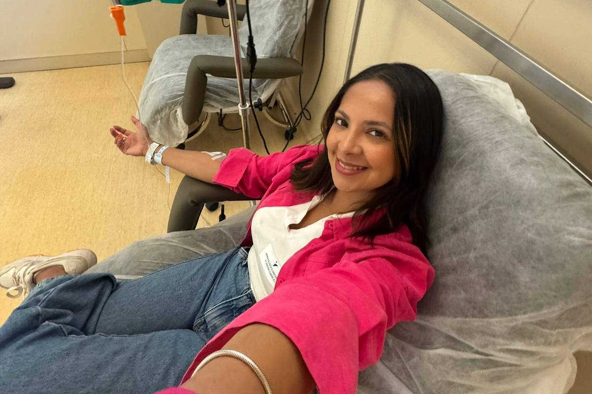Criadora de conteúdo achou que era AVC e descobriu esclerose múltipla