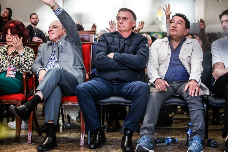 Aliados de Bolsonaro veem sucessão se afunilar entre Flávio e Tarcísio para 2026