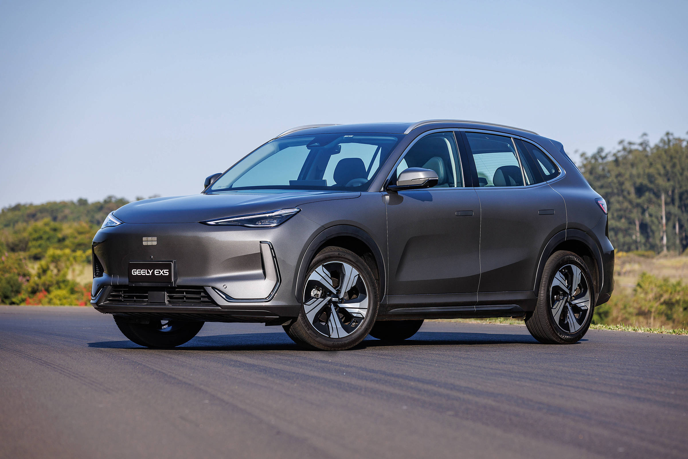 Chinesa Geely lança SUV elétrico a preço de concorrentes com motorização flex