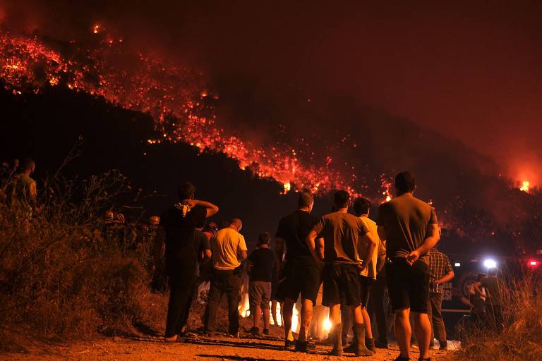 Grécia e Turquia enfrentam dezenas de incêndios em meio a onda de calor; veja vídeo