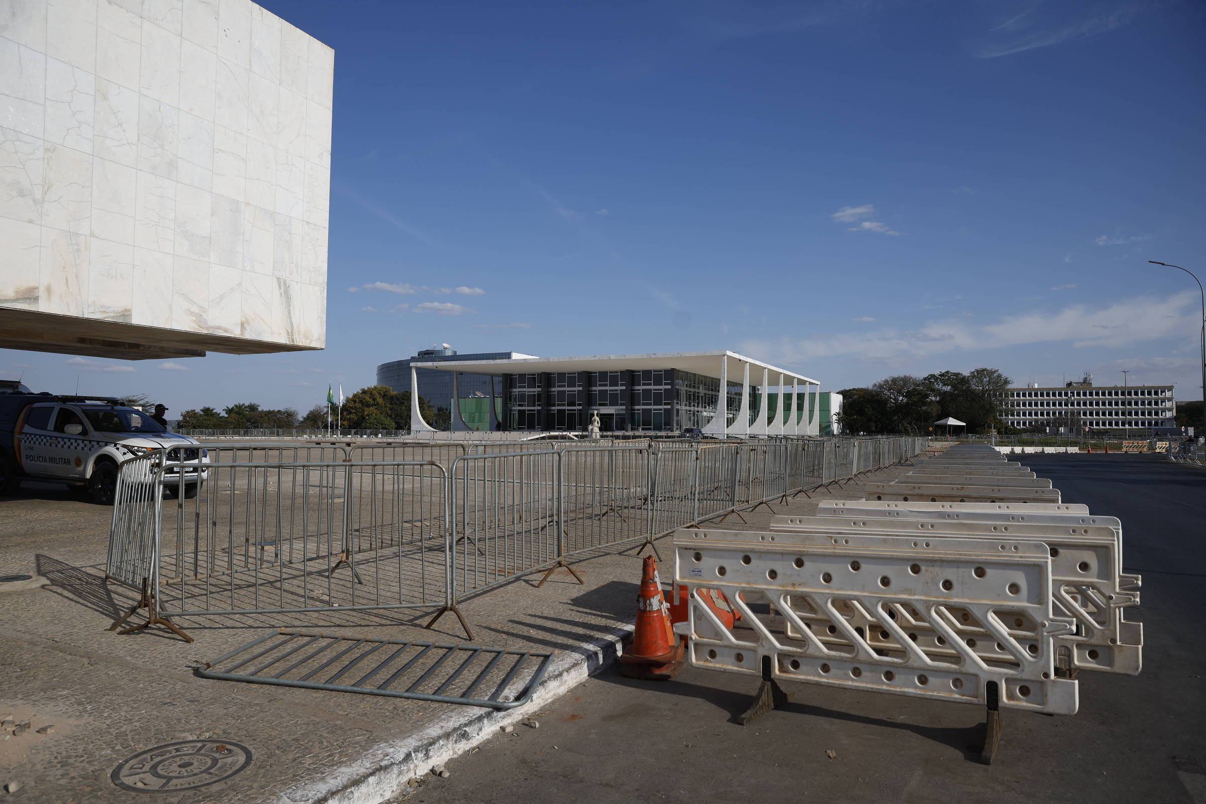 STF fará varredura em casas de ministros, e policiais dormem no tribunal para julgamento de Bolsonaro