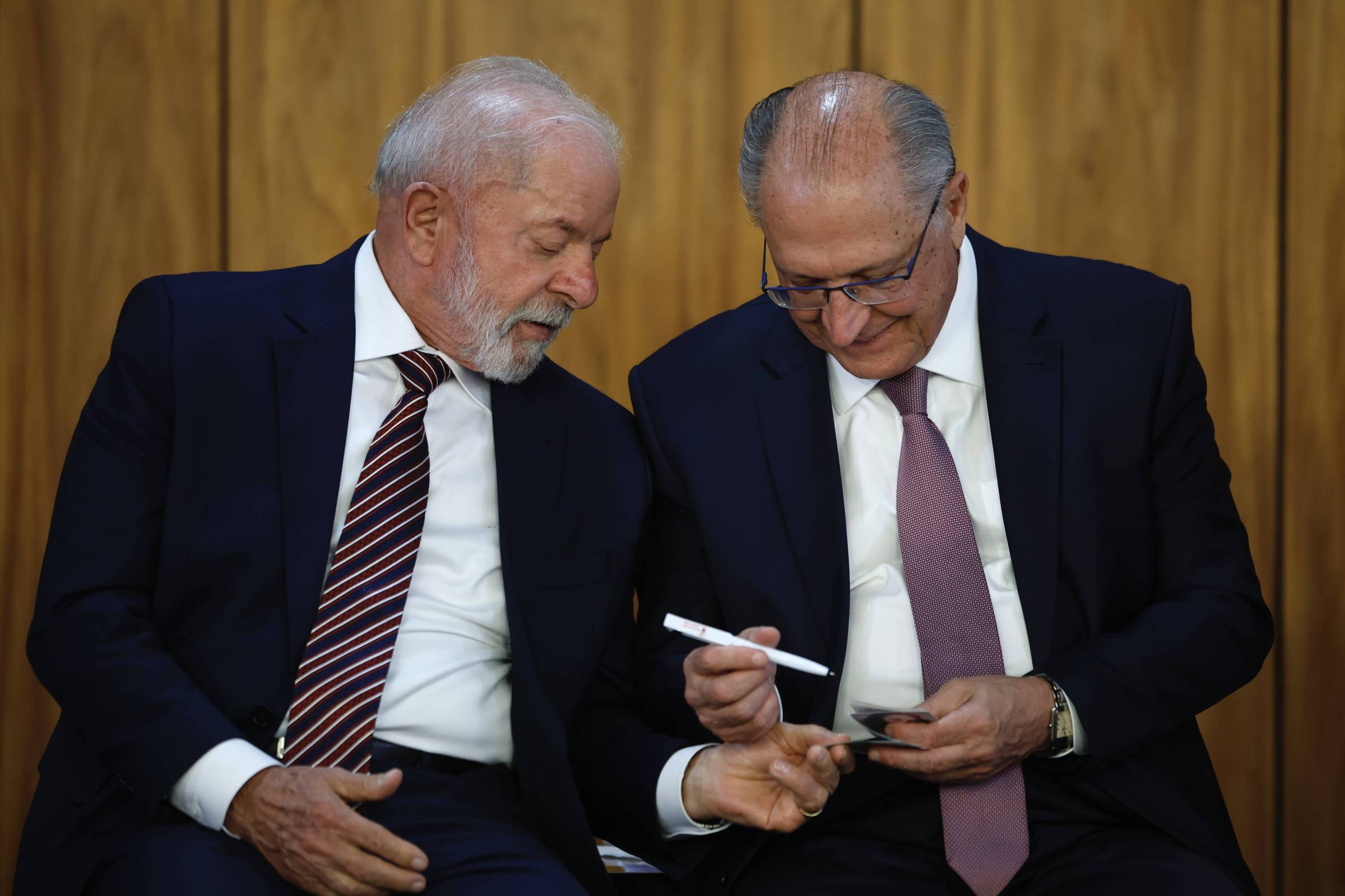 Governo Lula pede exclusão de alimentos e Embraer de tarifaço de Trump