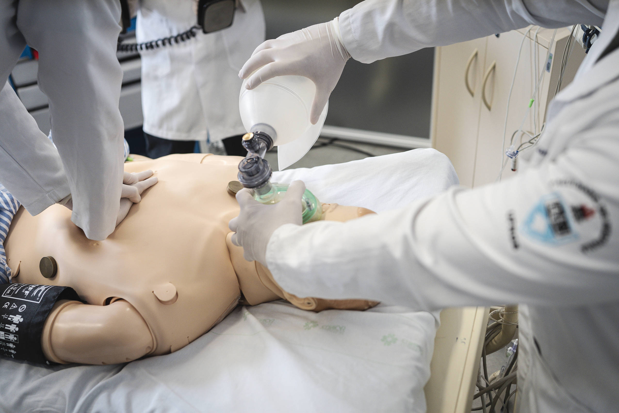96% dos brasileiros apoiam prova obrigatória para médicos, mostra Datafolha