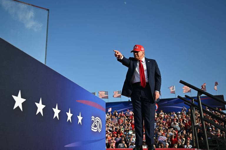 Em seis meses, Trump lidera erosão da democracia dos EUA