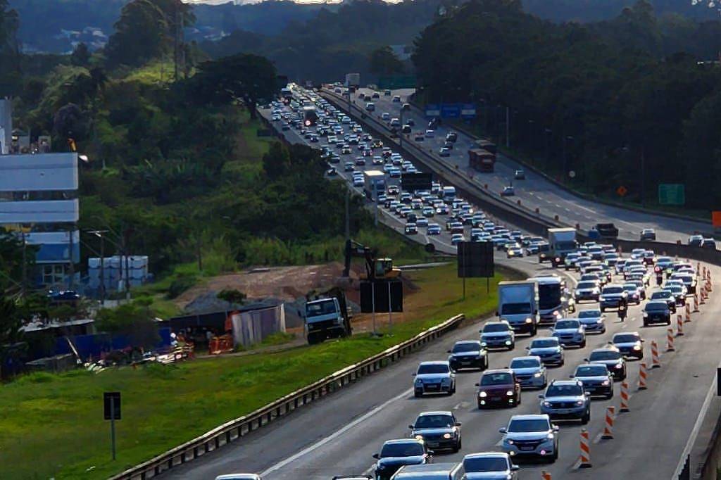 Licenciamento de veículo com placa final 1 e 2 vence nesta quinta-feira (31); veja como pagar