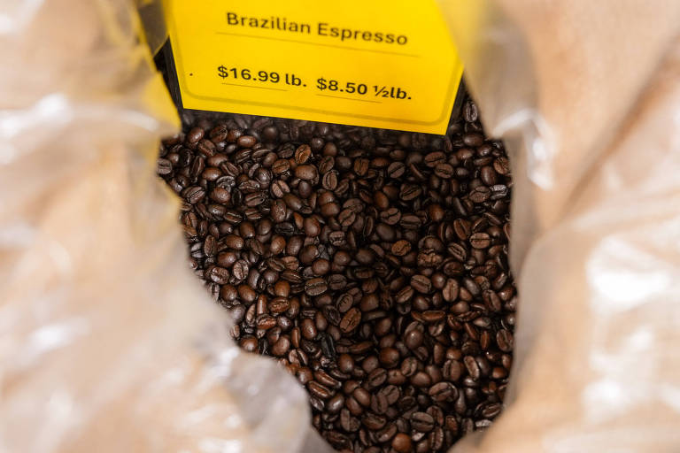 Exportação de café do Brasil recua 28% em julho antes de impacto de tarifa de 50% dos EUA