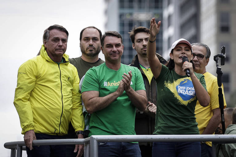Datafolha: Michelle Bolsonaro tem desempenho melhor que Flávio e Eduardo em disputa contra Lula