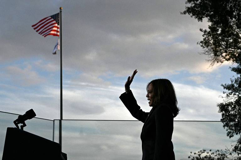 Kamala Harris diz querer se afastar da vida pública para 'ouvir as pessoas e conversar'