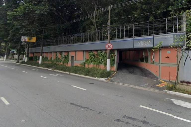 Polícia Civil investiga morte de mulher em piscina de motel na marginal Pinheiros