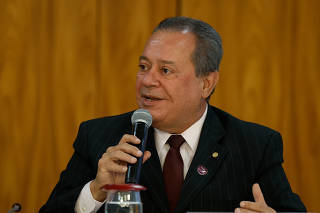 LULA ; SAÚDE ; ECONOMIA ; INDÚSTRIA FARMACÊUTICA ;