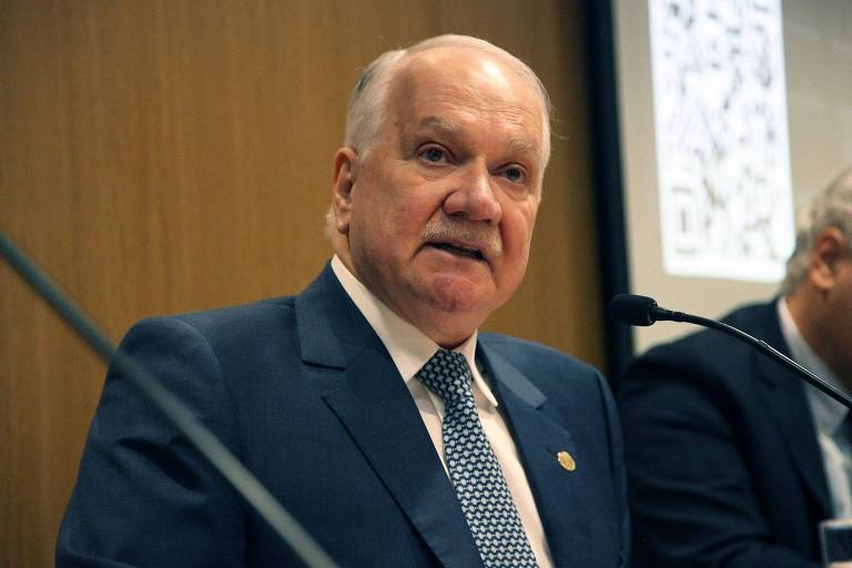 Fachin critica sanção de Trump a Moraes e cita desafio de autocontenção do STF