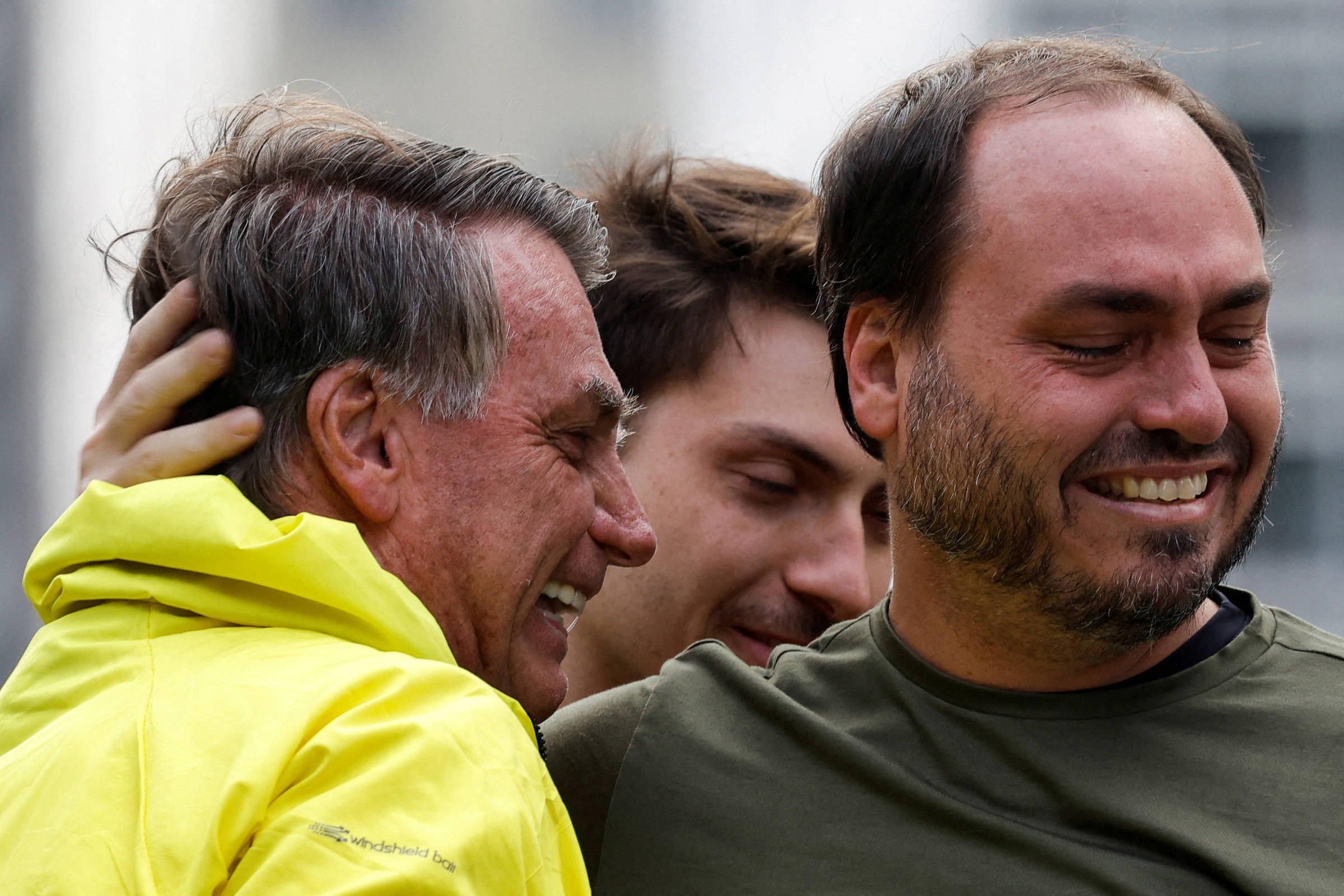 Disputa por vaga ao Senado em SC expõe racha e tentativa do clã Bolsonaro de se proteger