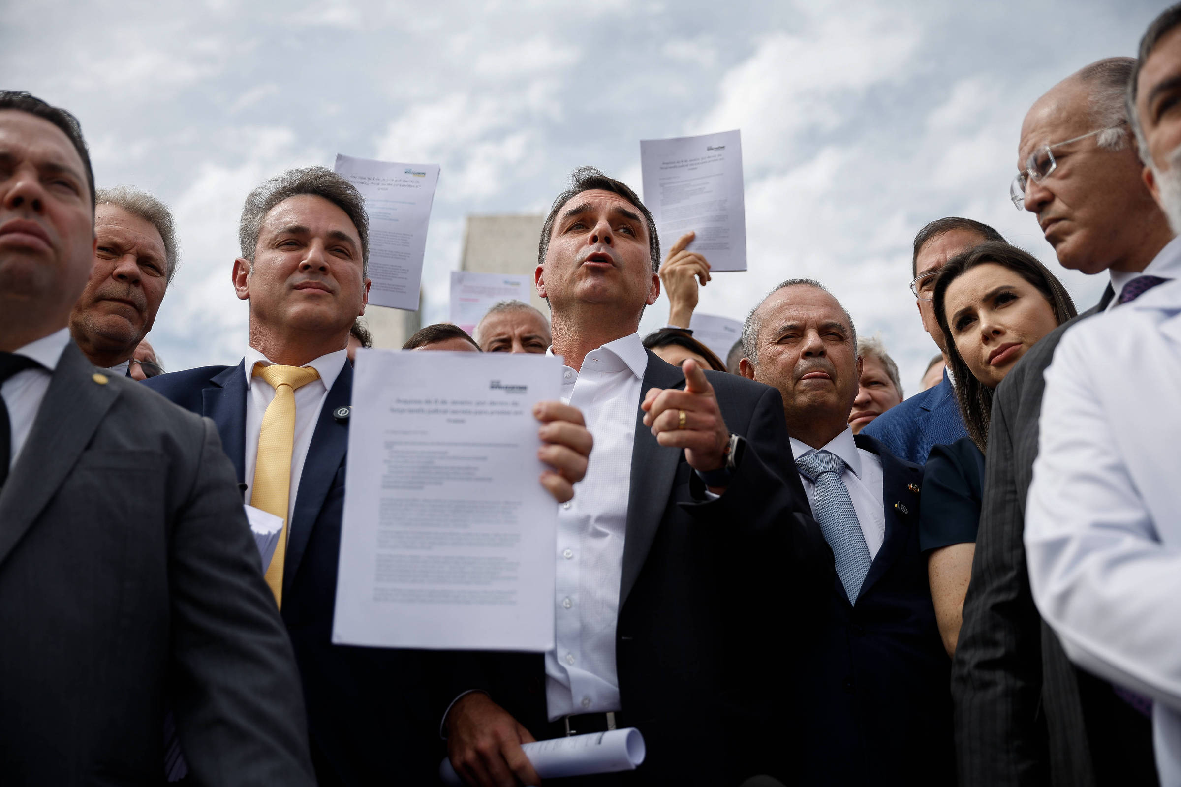 Acordo do centrão com PL prevê tirar processos do STF e exigir aval do Congresso para investigações