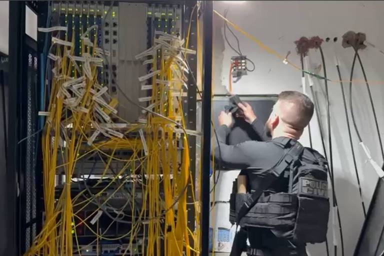 Polícia faz operação contra provedores de internet acusados de elo com tráfico no RJ