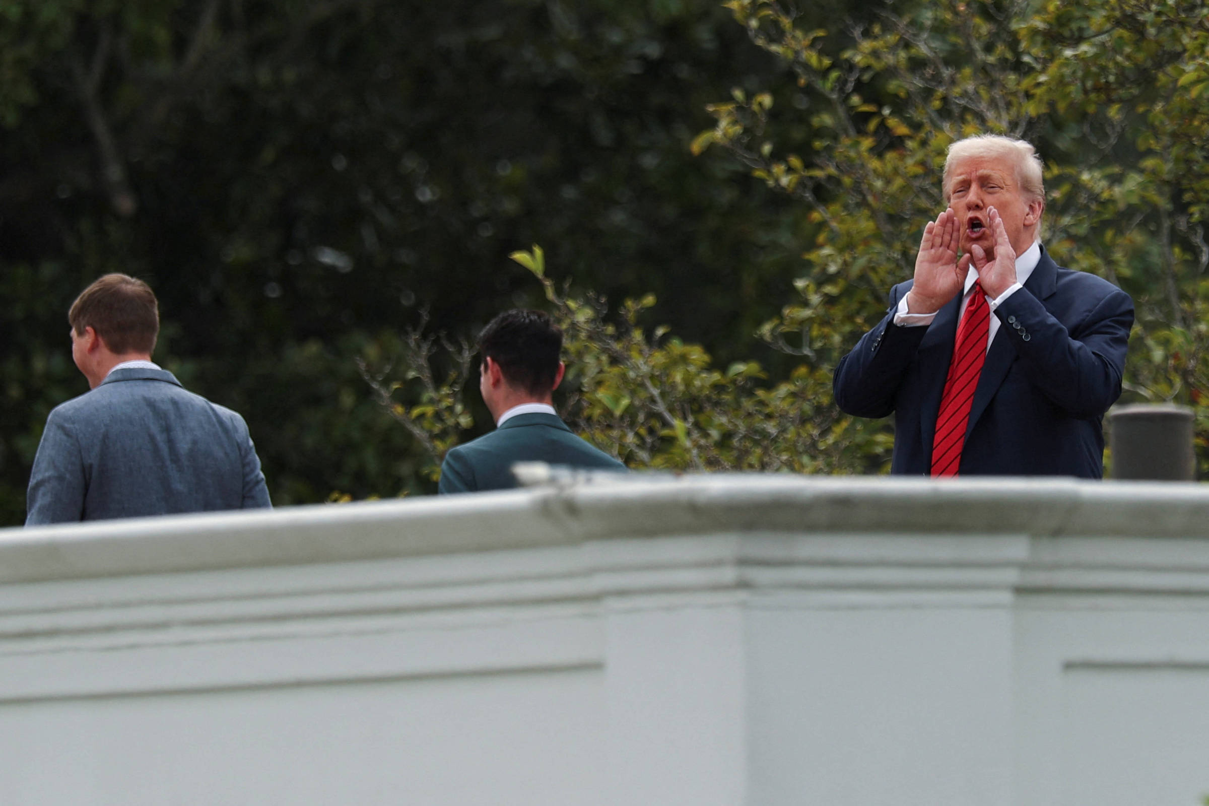 Trump venera o deus da guerra