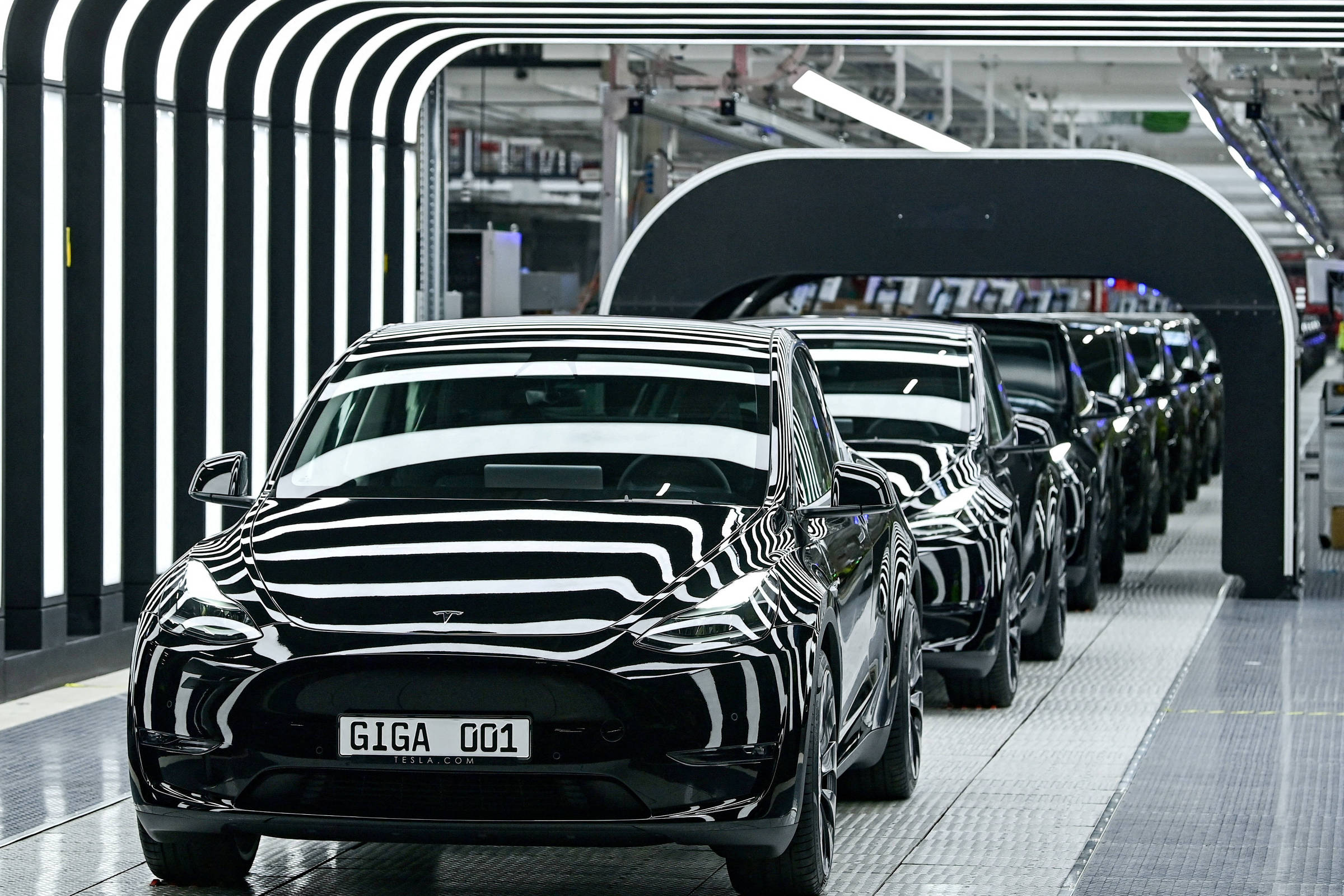 Vendas da Tesla despencam 60% no Reino Unido