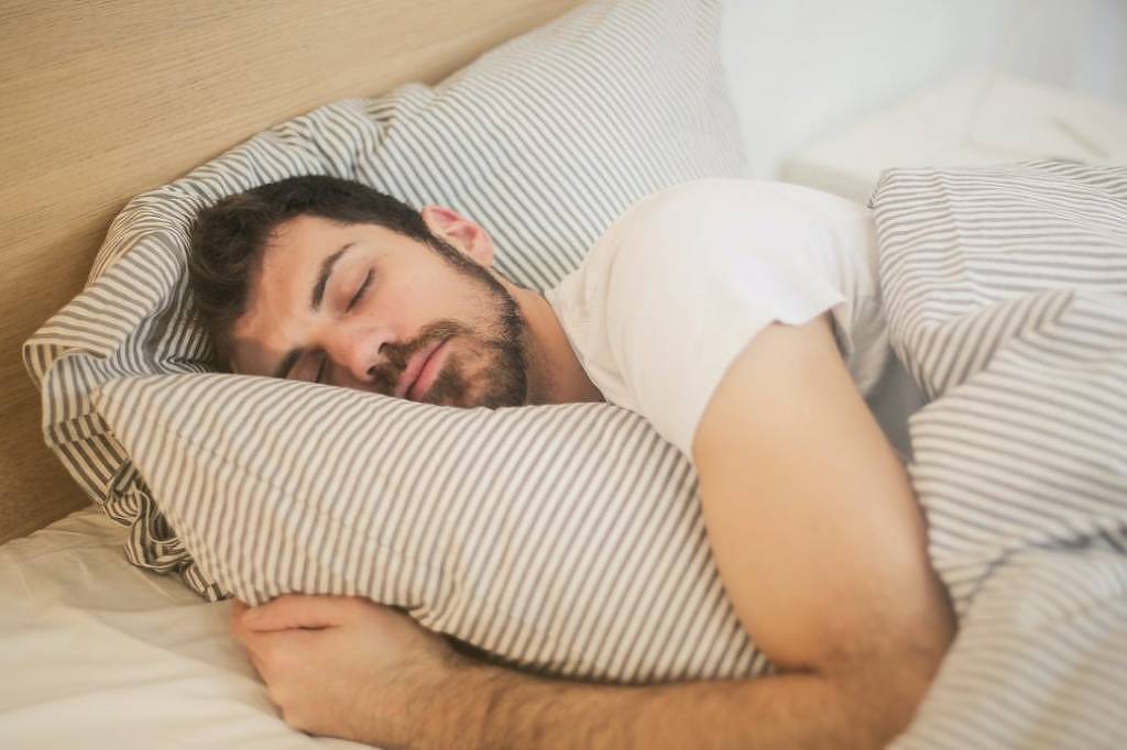 Fórmula do sono saudável não está nas 8 horas por noite, aponta estudo