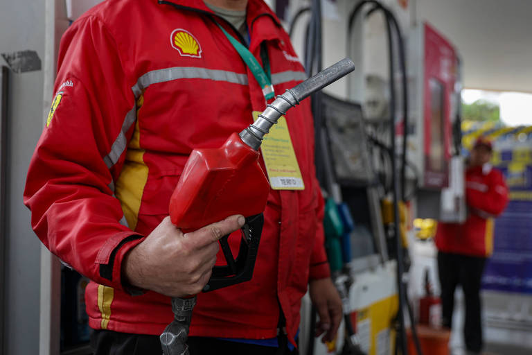 Postos turbinam margens de lucro, e motoristas gastam bilhões a mais com combustíveis