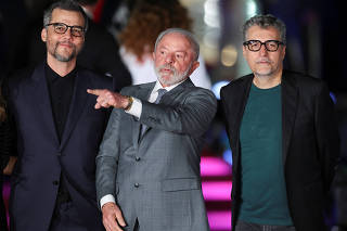 Brazil's President Lula welcomes actor Wagner Moura for a screening of the film 