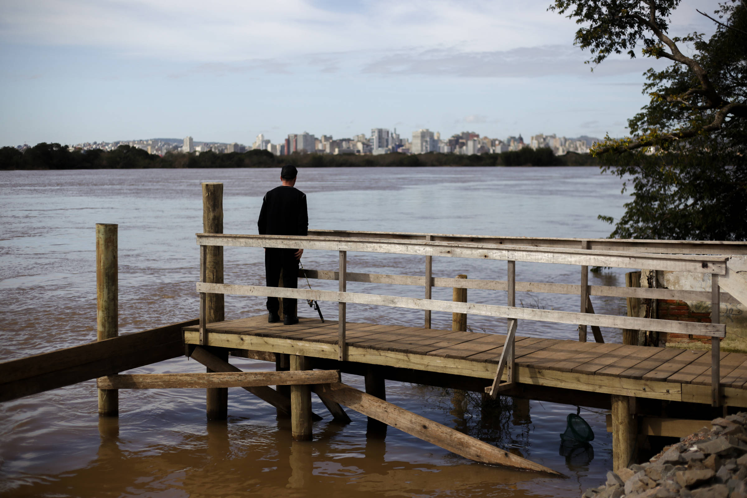 Um ano após enchente histórica, Porto Alegre tem desafios de drenagem e permeabilidade do solo; veja vídeo