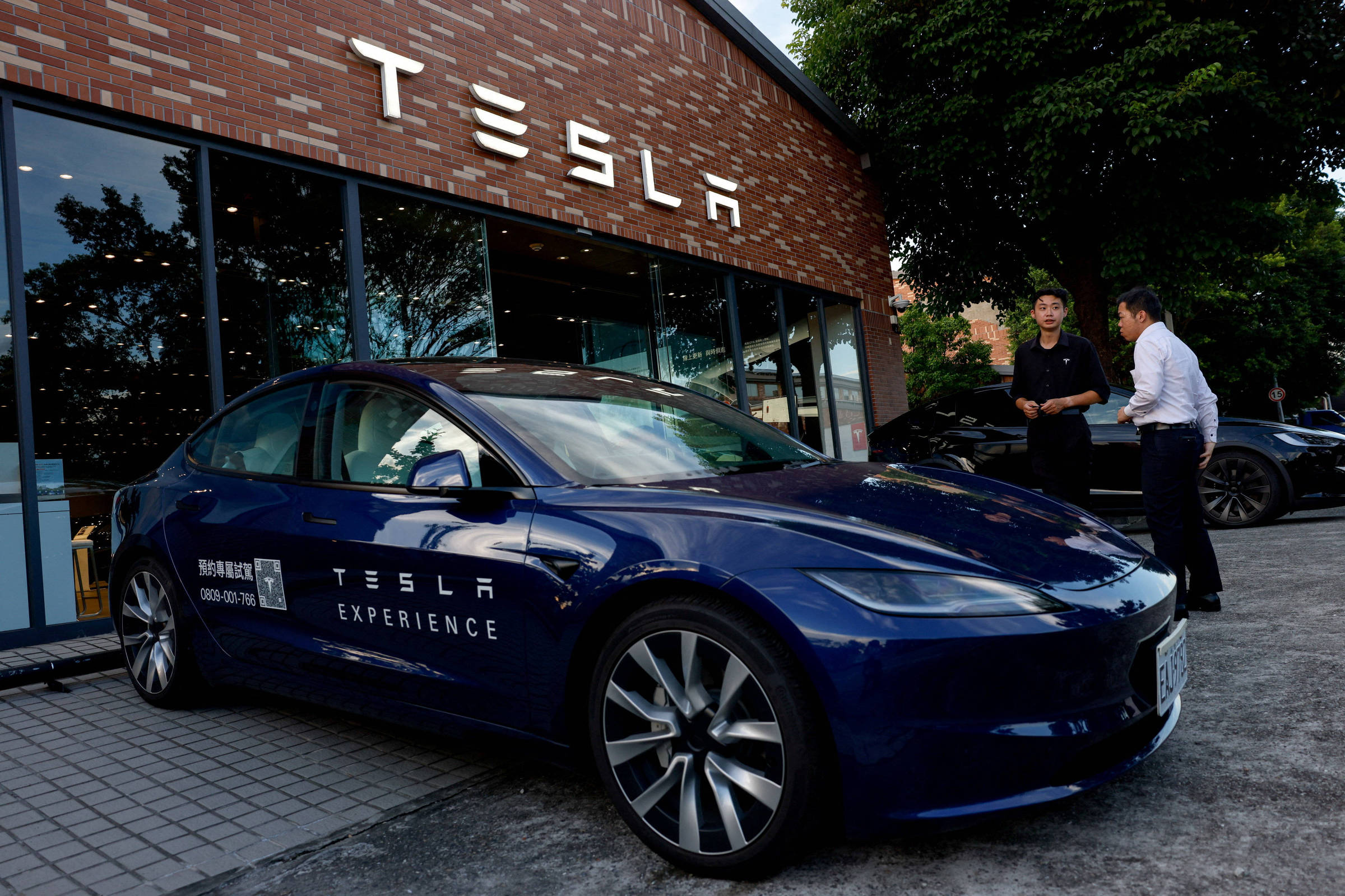 Tesla dissolve equipe do supercomputador Dojo e deve abandonar projeto de IA