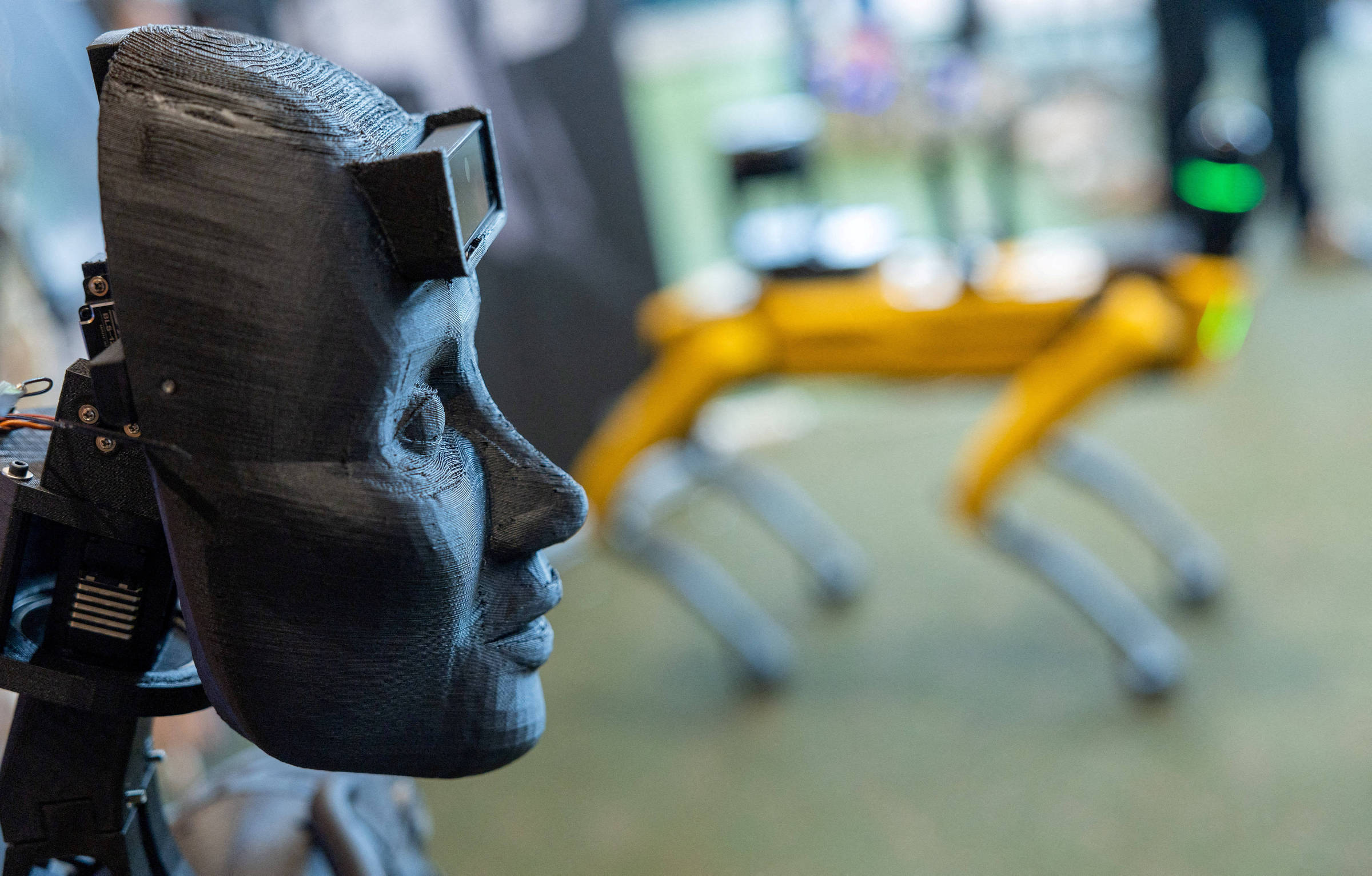 "Máquinas Transformam Tarefas e Vigilância em Novos Produtos de Consumo" Imagem ilustrativa de "Máquinas Transformam Tarefas e Vigilância em Novos Produtos de Consumo"