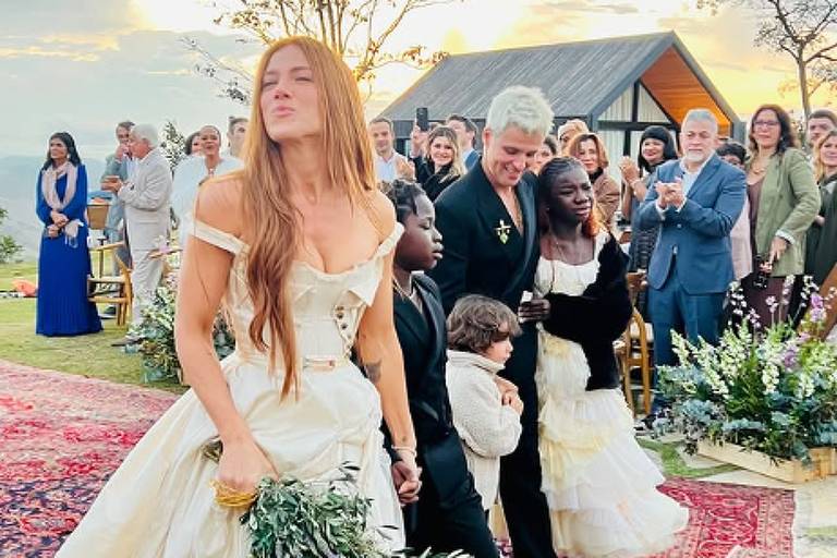 Giovanna Ewbank e Bruno Gagliasso renovam votos em cerimônia intimista